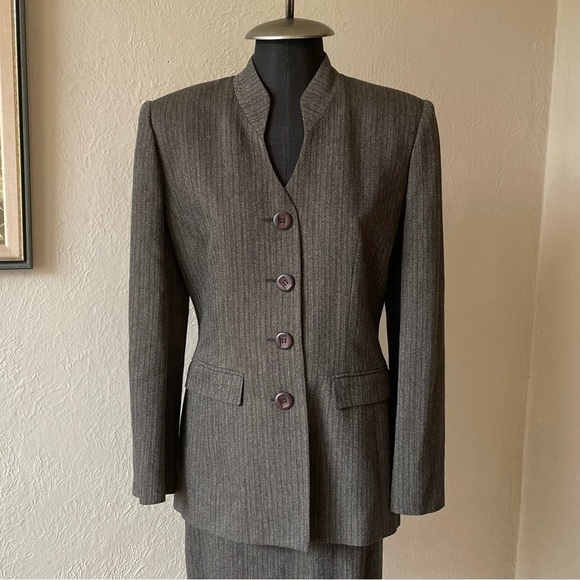 Holt Renfrew Jackets & Blazers - HOLT Renfrew wool blend fitted blazer size 8